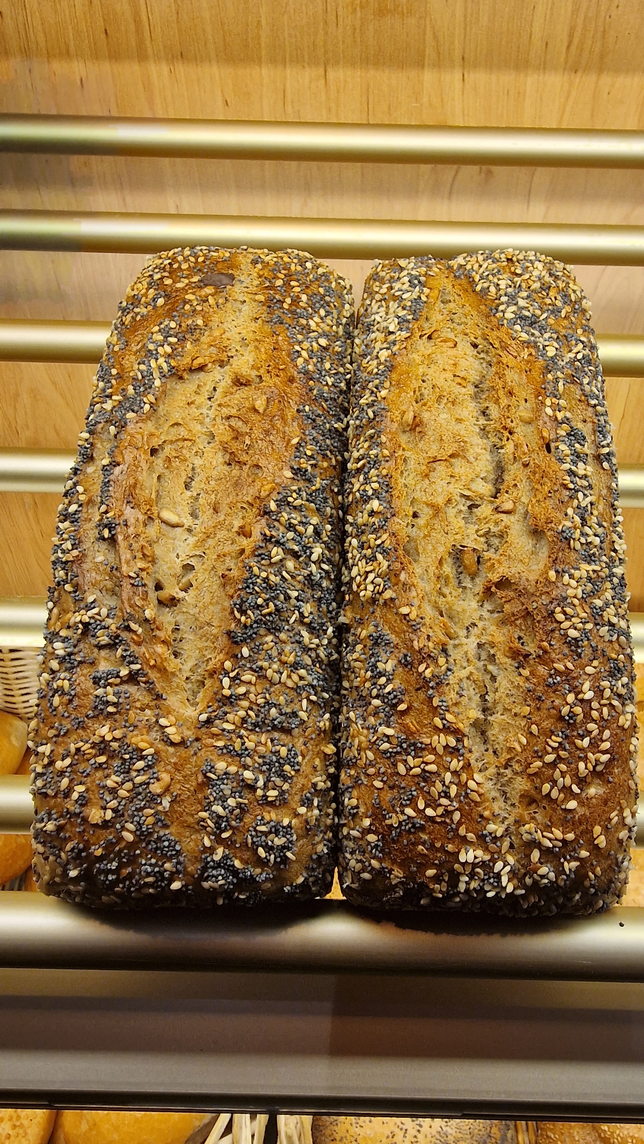 Mohnbrot im Regal